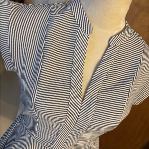 Peplum top
Women’s size Medium - Picture 3 of 10